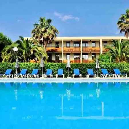 Apartmán / Climatise 4 Prsn Rdc / Piscine *